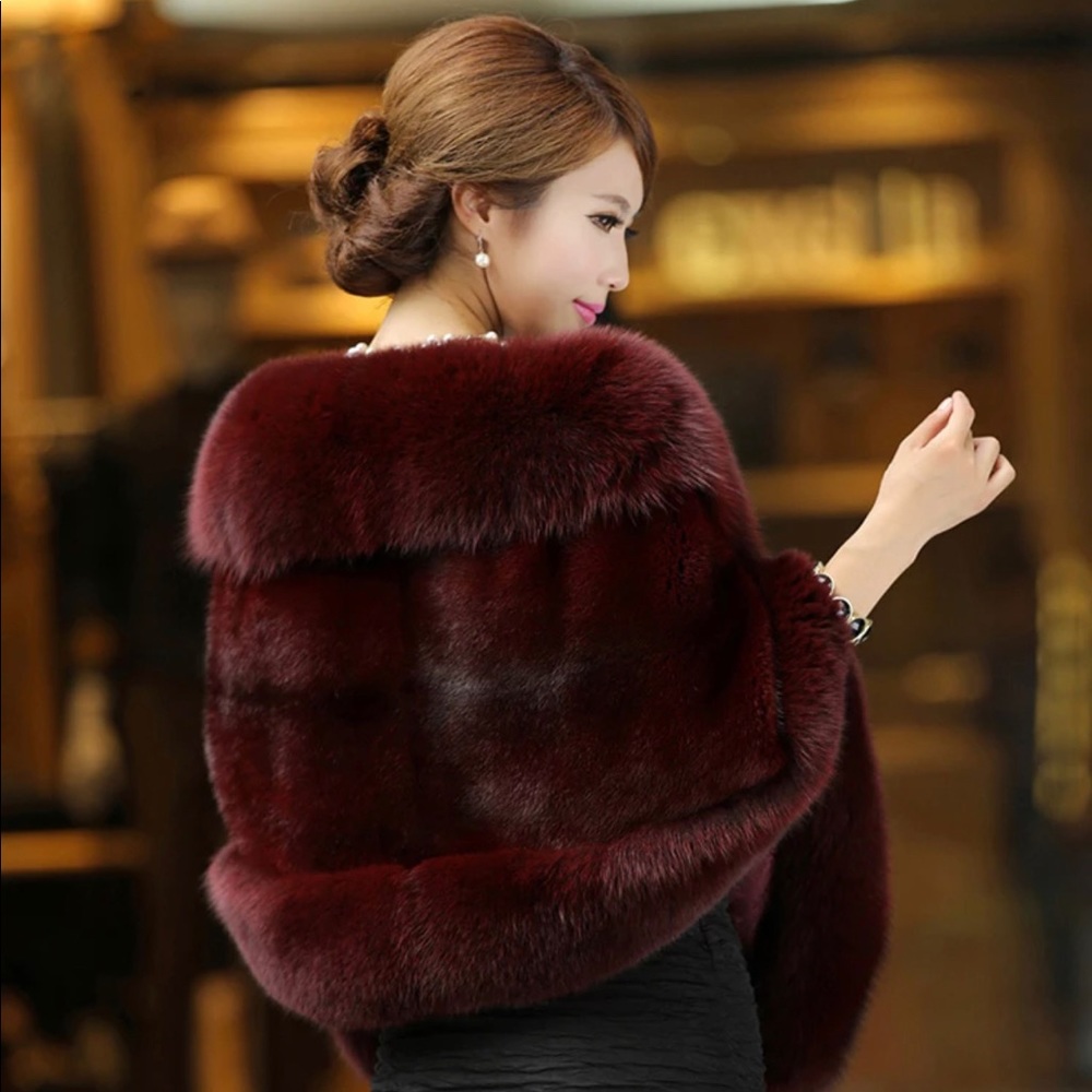 🎉HP🎉 LAST ONE Faux Fur Shawl - Picture 2 of 3